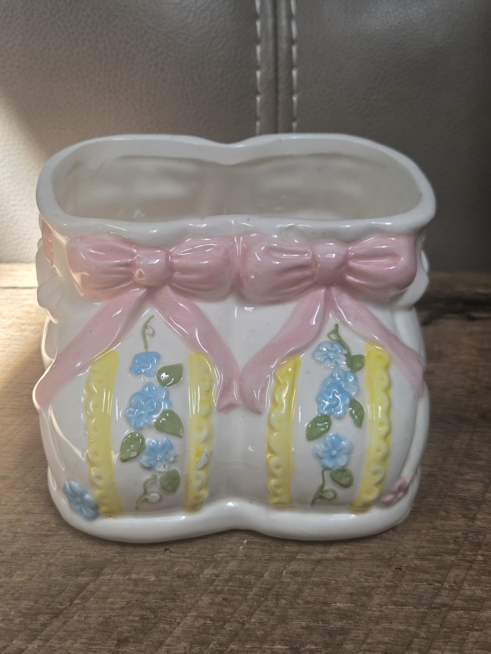 Vintage Brinn's Ceramic Baby Booties Planter Nancy Pew Design Nursery Vase B1R